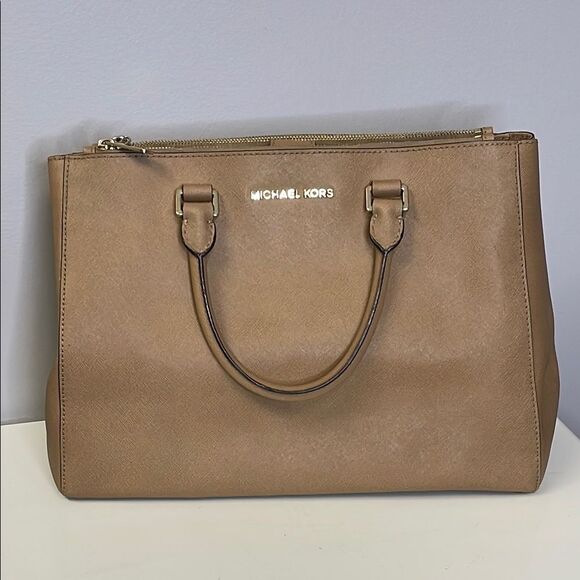 Michael Kors Saffiano LeatherTan Satchel with Gold Hardware - Picture 4 of 16